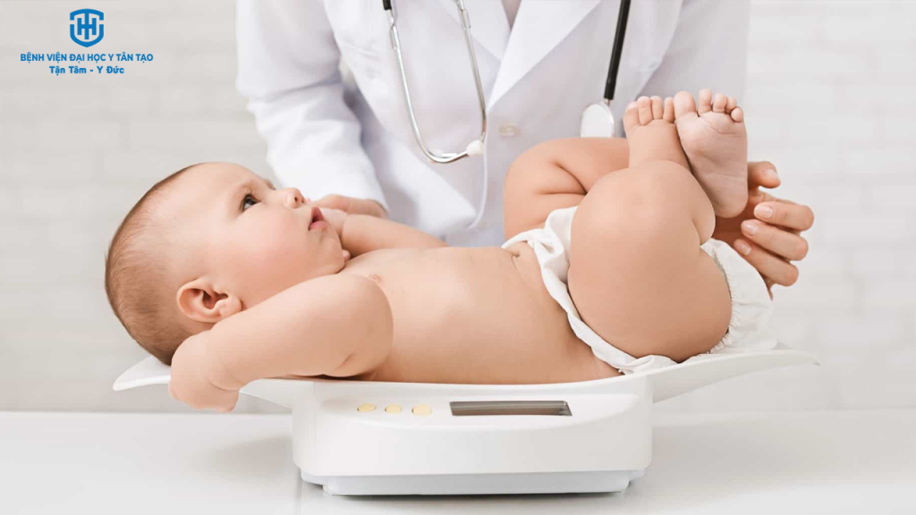đổi sữa cho bé qua từng giai đoạn - khi bé chậm hoặc không tăng cân