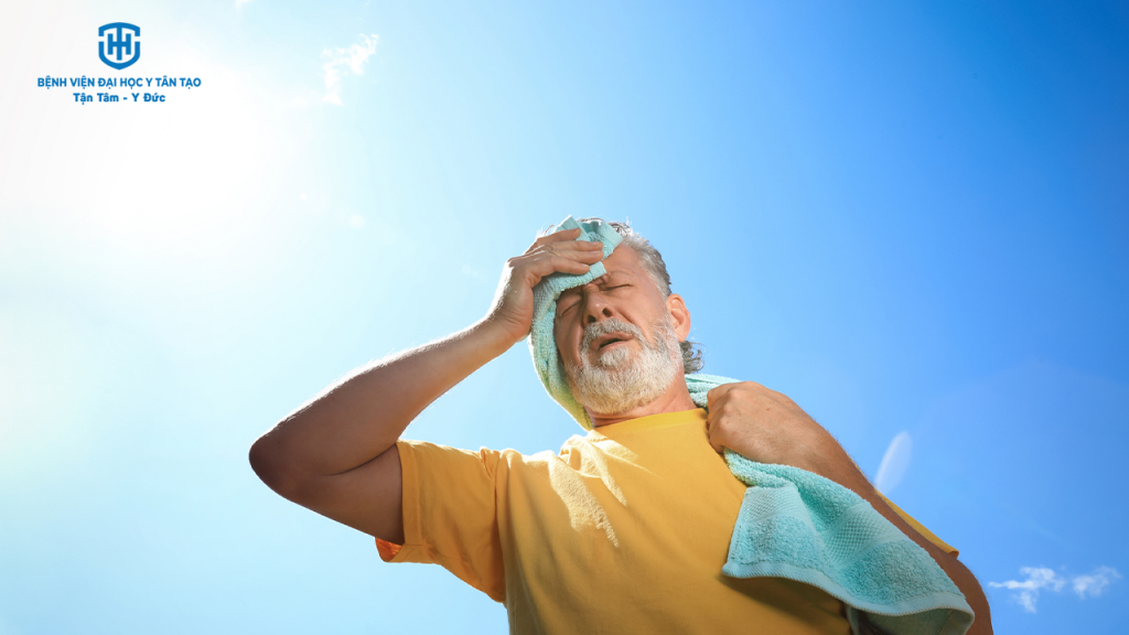 các bệnh lý thường gặp khi thời tiết nắng nóng - người cao tuổi